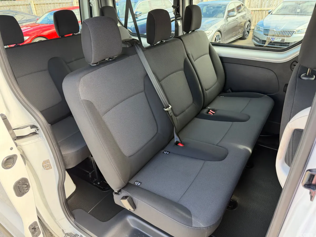 Renault Trafic Minibus, Diesel, 2025, White
