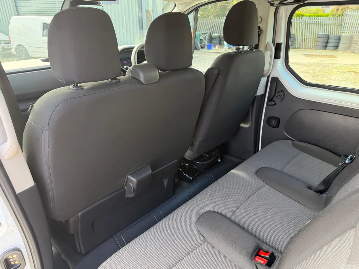 Renault Trafic Minibus, Diesel, 2025, White