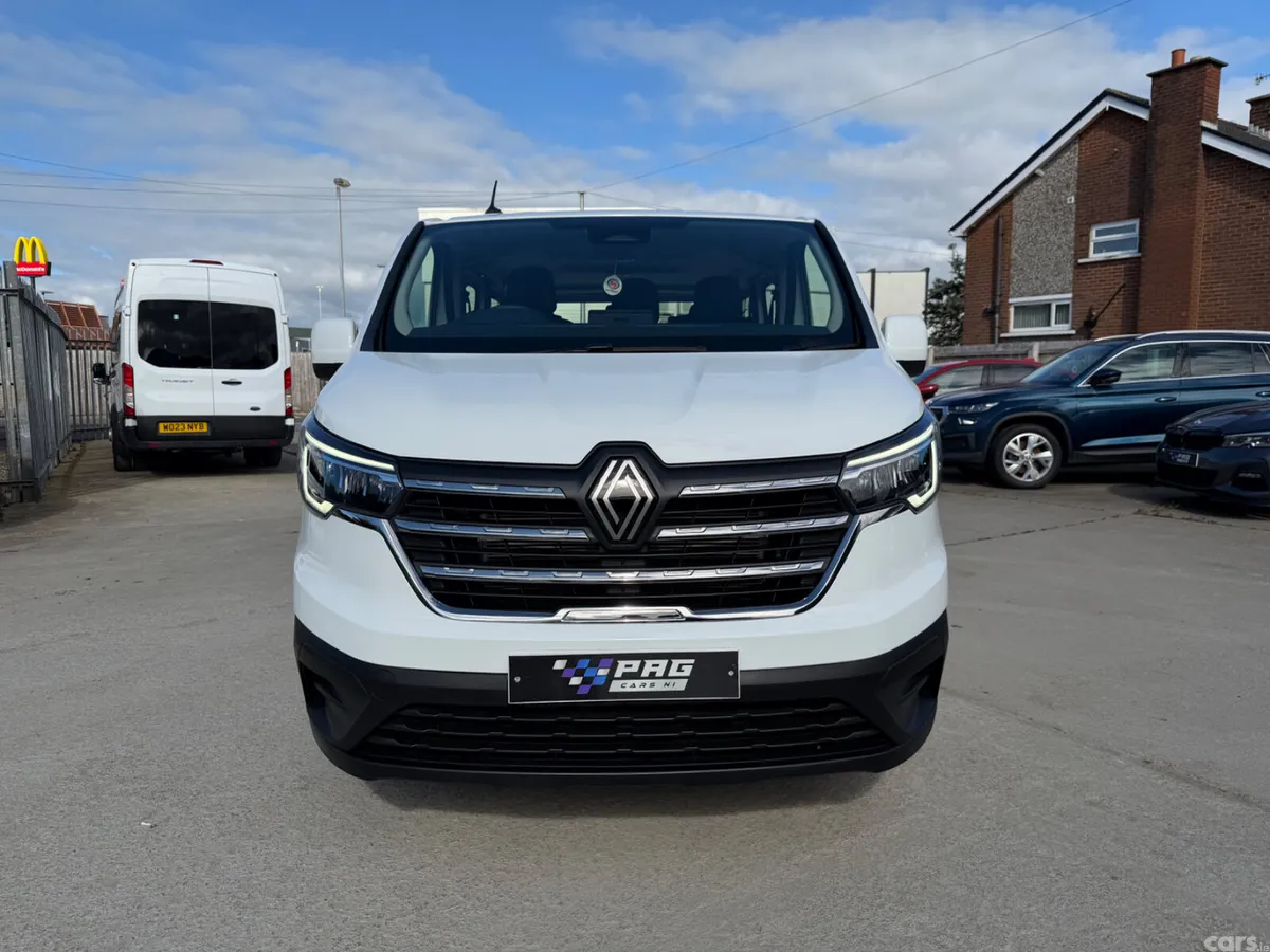 Renault Trafic Minibus, Diesel, 2025, White