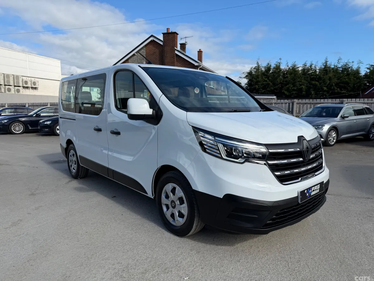 Renault Trafic Minibus, Diesel, 2025, White