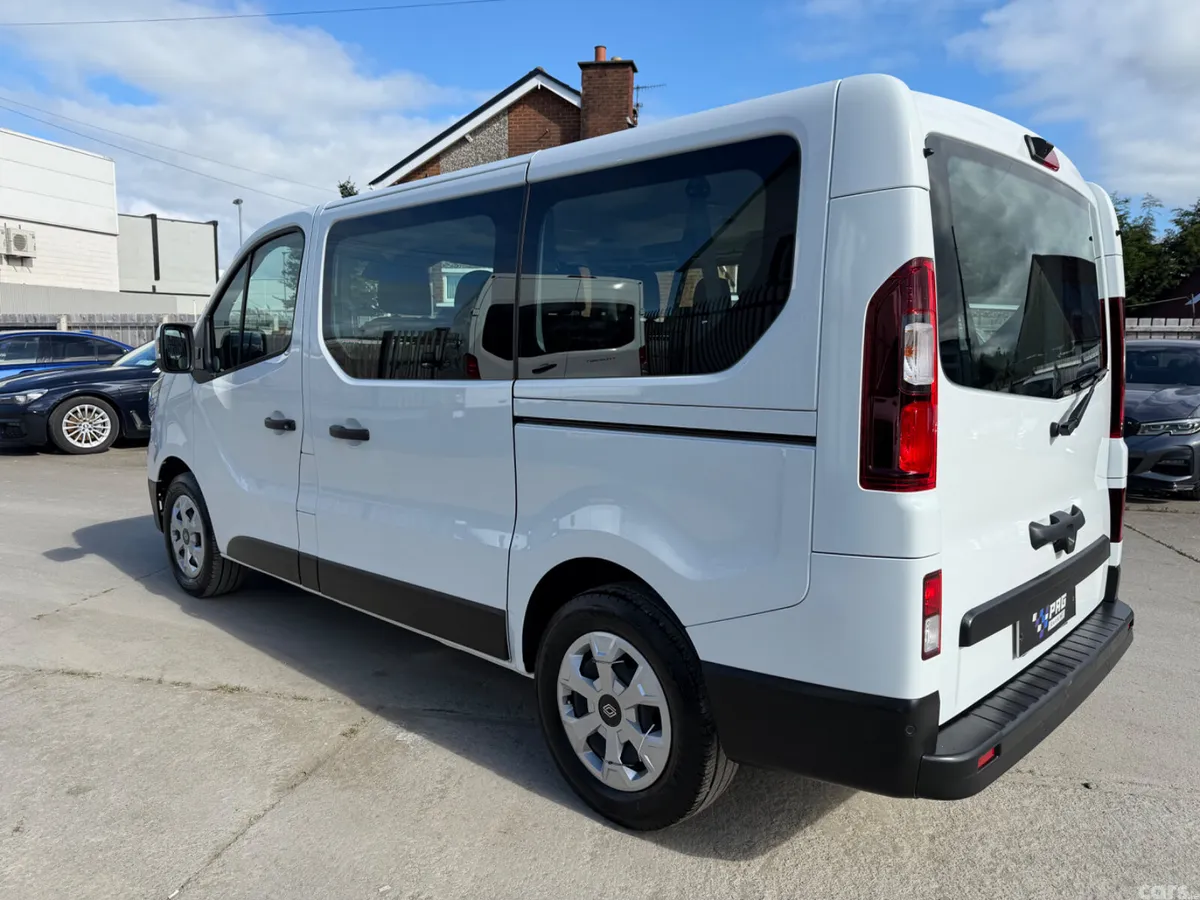 Renault Trafic Minibus, Diesel, 2025, White