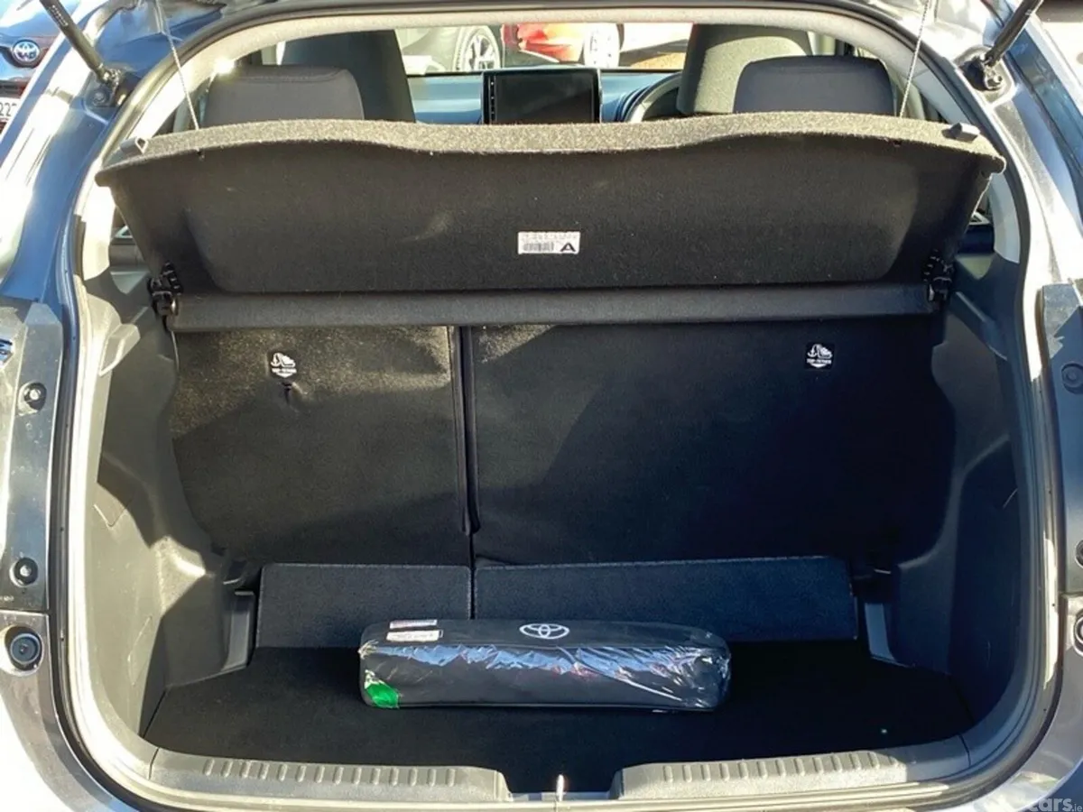 Toyota Yaris Hatchback, Petrol Hybrid, 2024, Grey