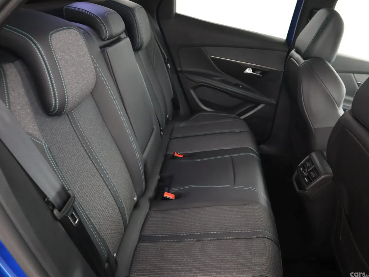 Peugeot 3008 SUV, Petrol Plug-in Hybrid, 2023, Blue