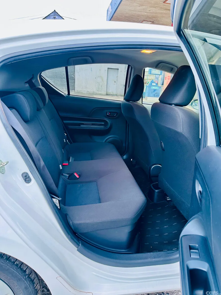 Toyota Aqua Hatchback, Petrol Hybrid, 2018, White