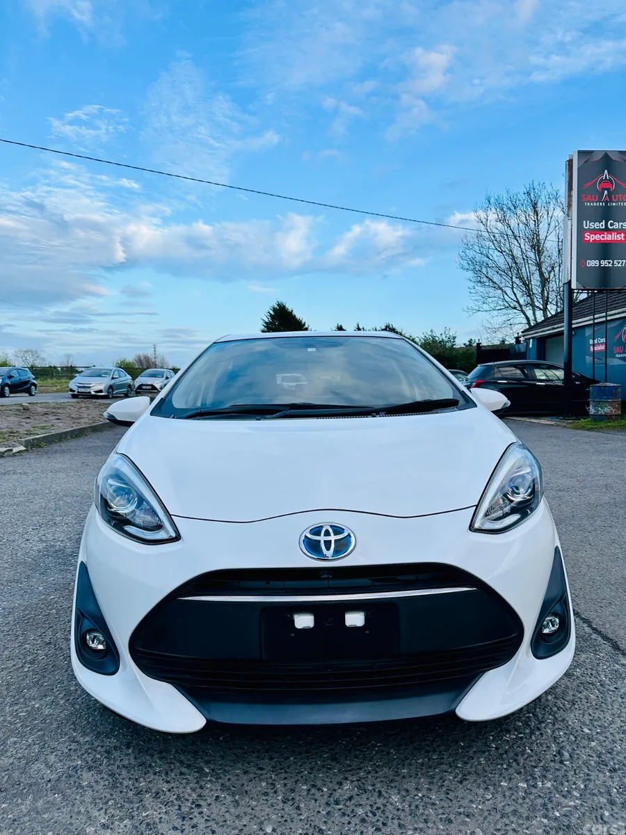 Toyota Aqua Hatchback, Petrol Hybrid, 2018, White