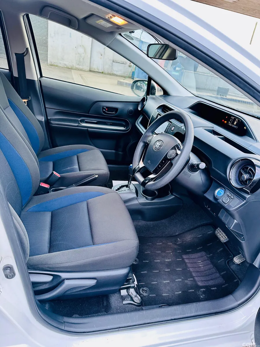 Toyota Aqua Hatchback, Petrol Hybrid, 2018, White