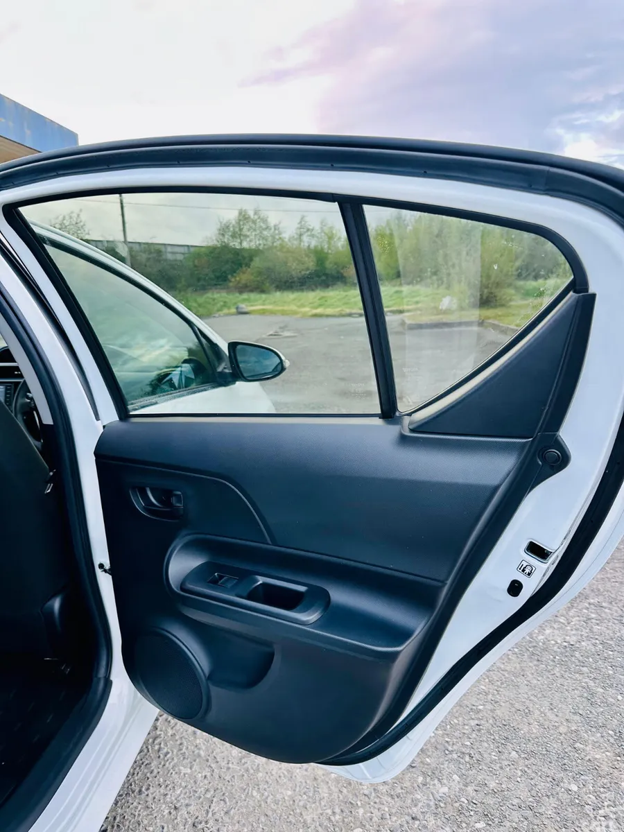 Toyota Aqua Hatchback, Petrol Hybrid, 2018, White