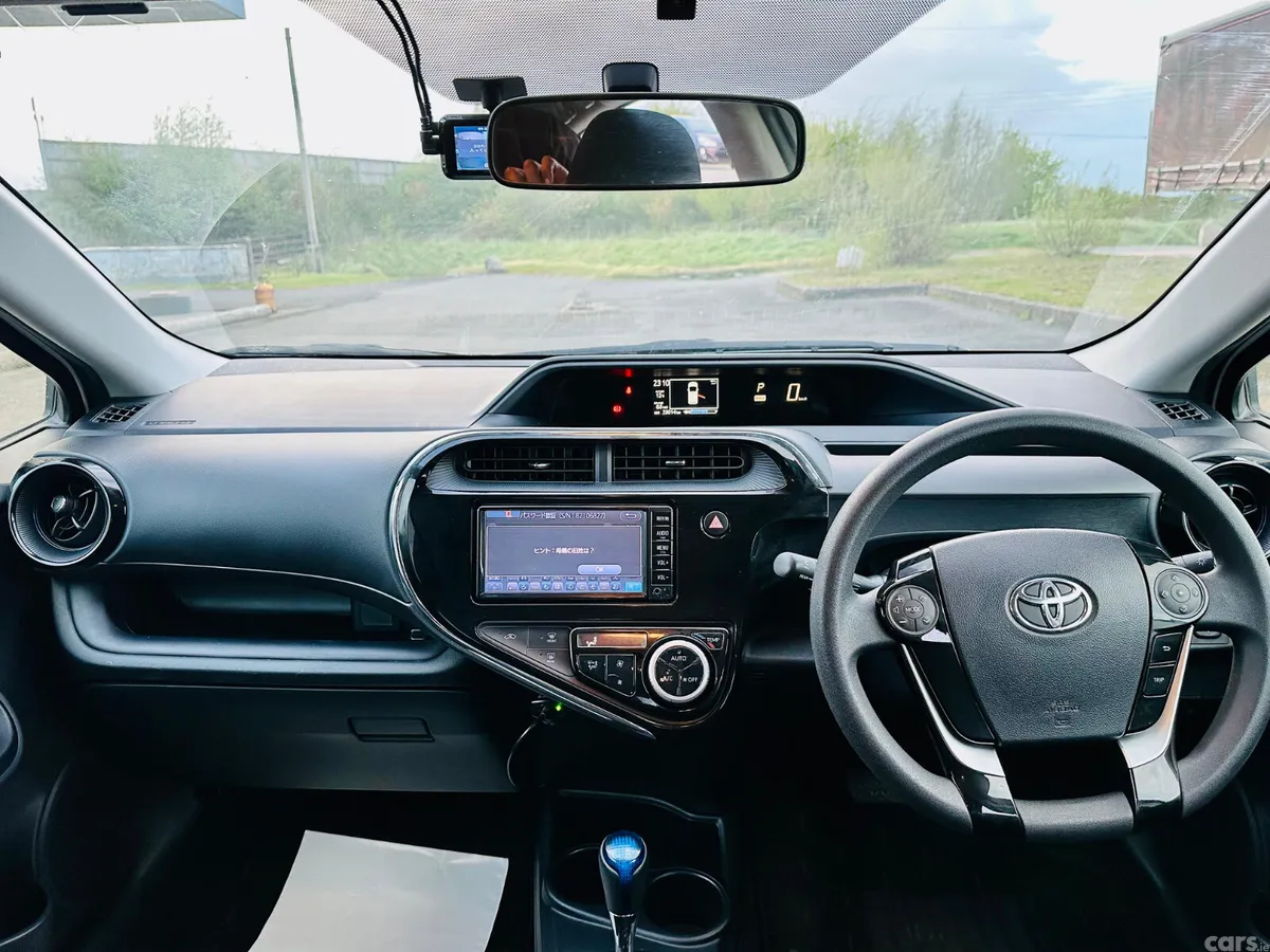 Toyota Aqua Hatchback, Petrol Hybrid, 2018, White