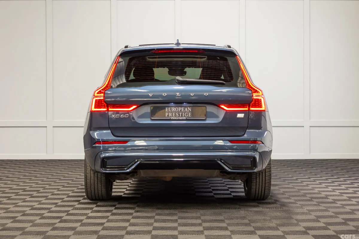Volvo XC60 SUV, Petrol Plug-in Hybrid, 2024, Blue