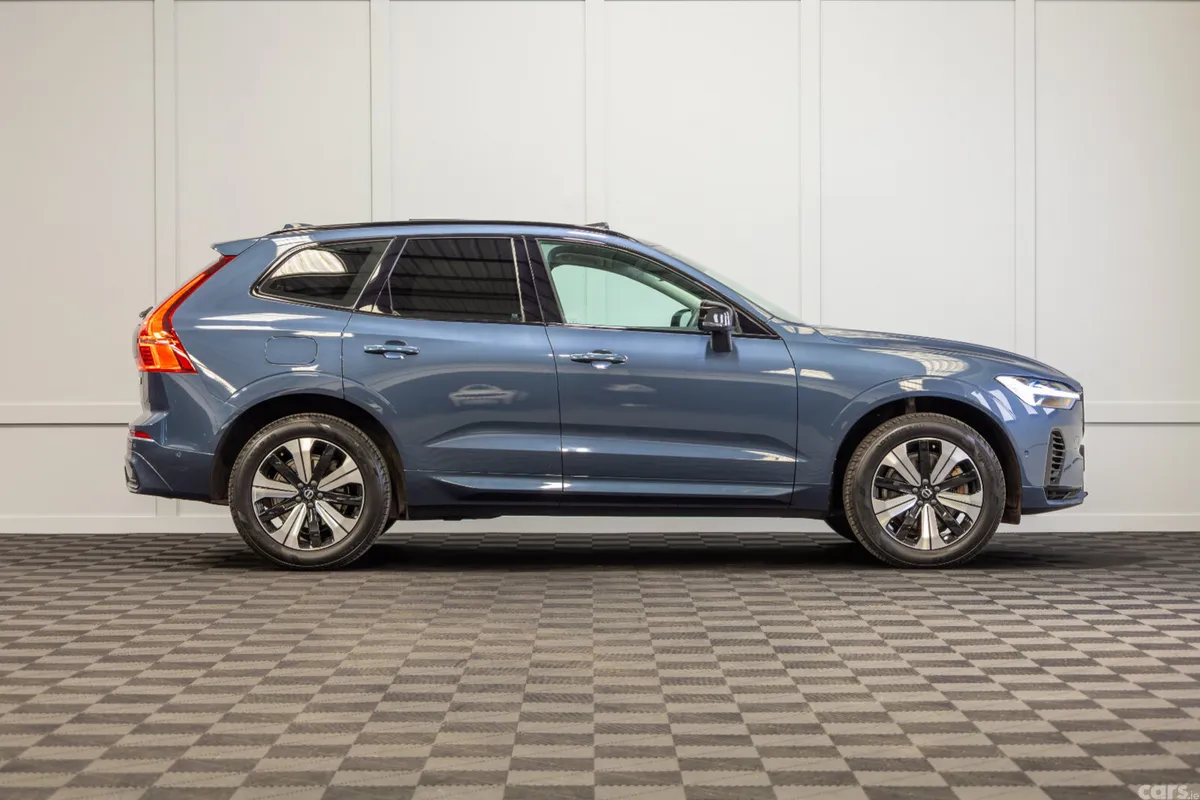 Volvo XC60 SUV, Petrol Plug-in Hybrid, 2024, Blue