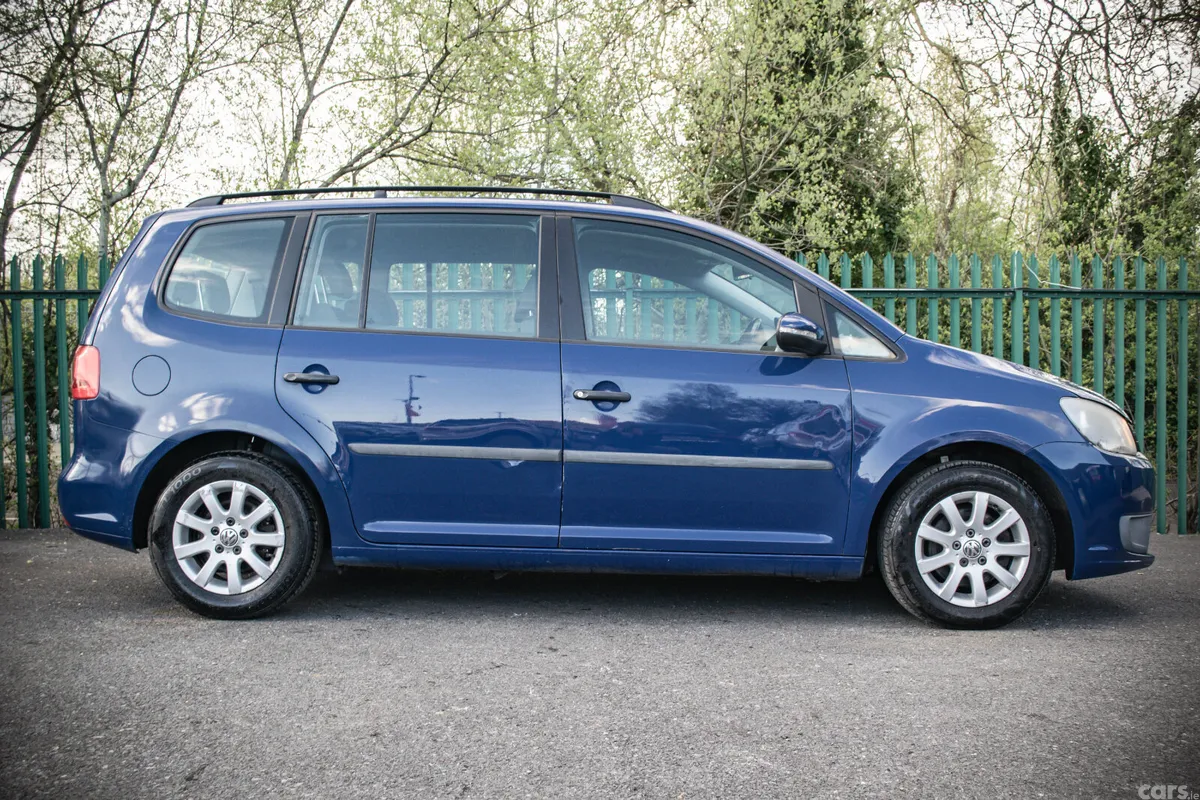 Volkswagen Touran MPV, Diesel, 2011, Blue