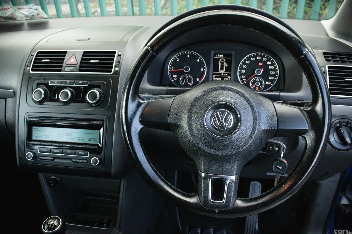 Volkswagen Touran MPV, Diesel, 2011, Blue