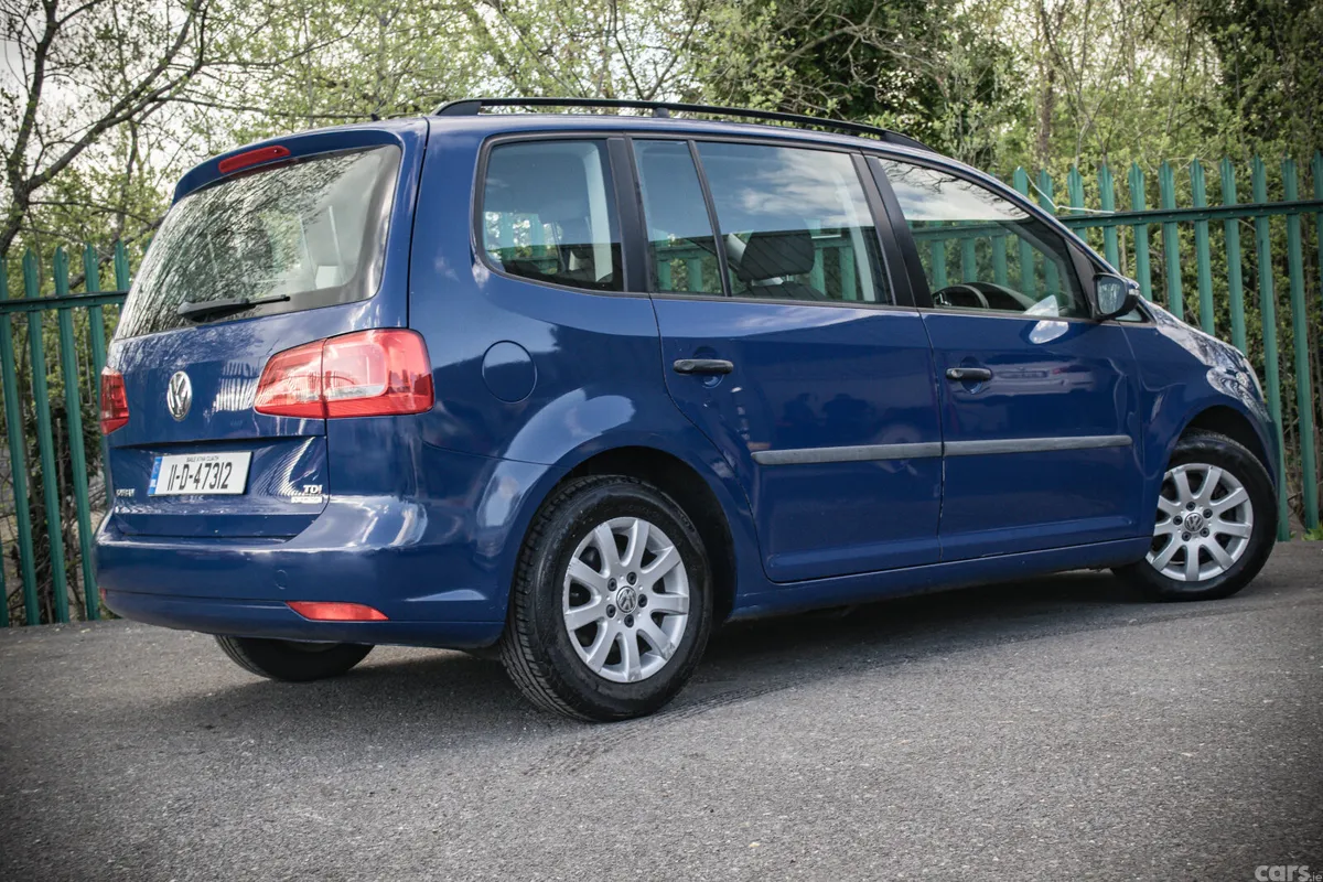 Volkswagen Touran MPV, Diesel, 2011, Blue