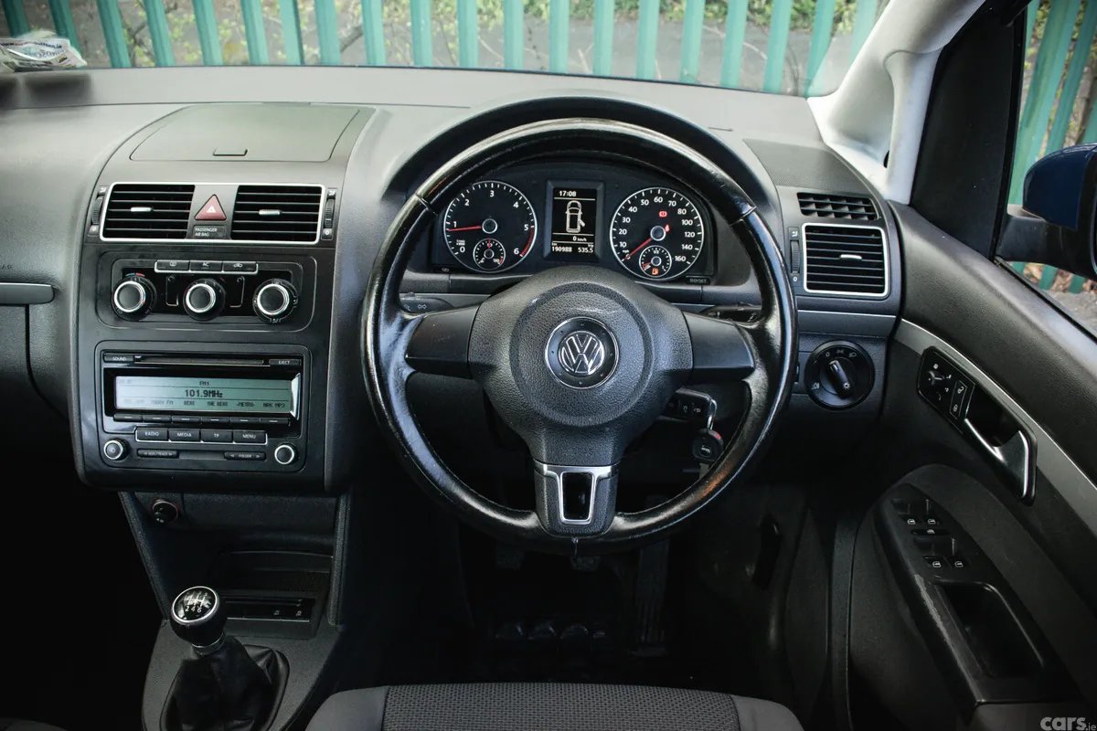 Volkswagen Touran MPV, Diesel, 2011, Blue