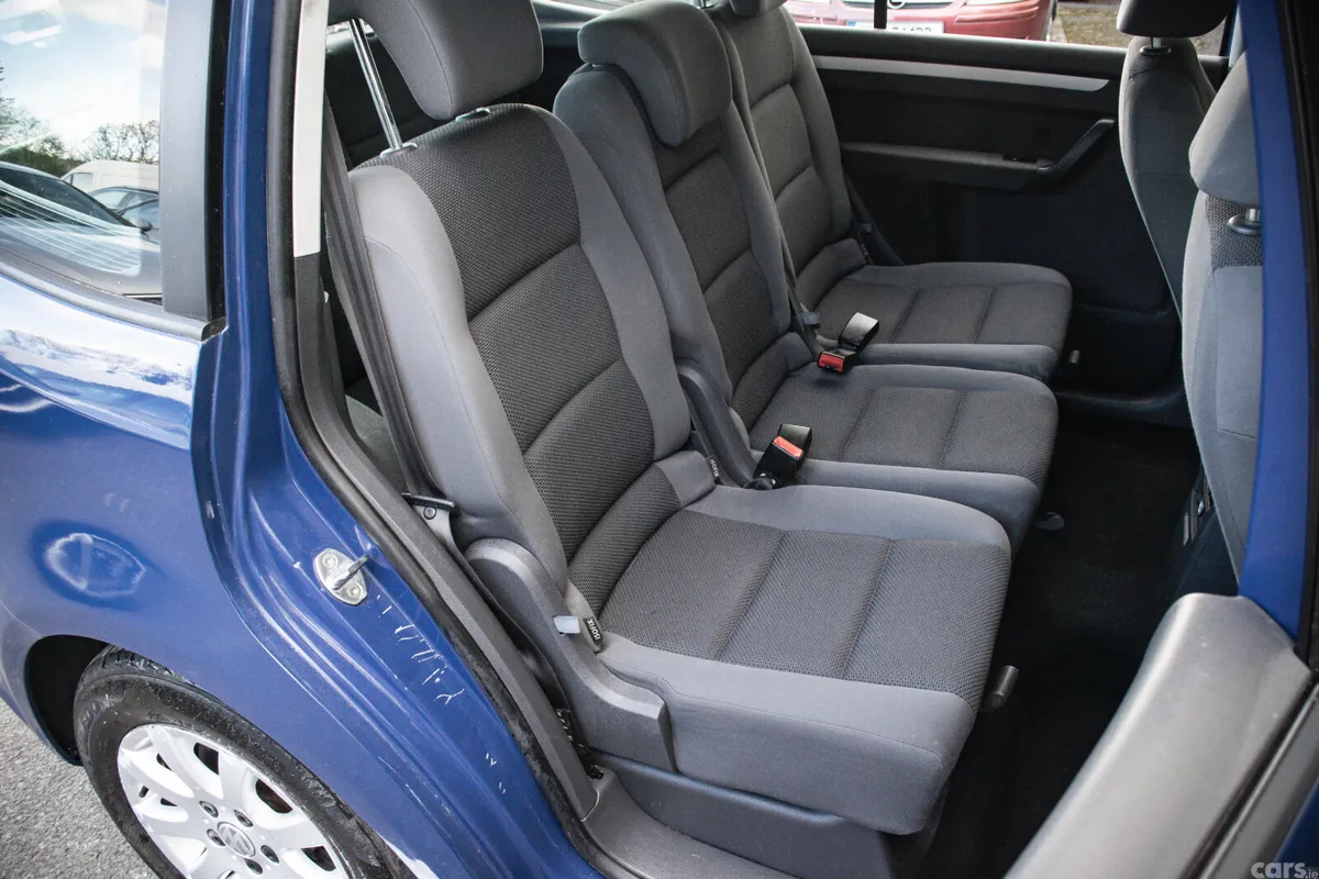 Volkswagen Touran MPV, Diesel, 2011, Blue