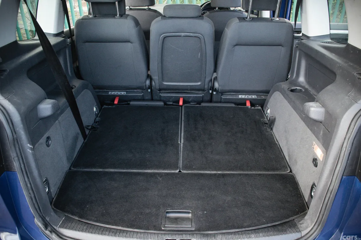 Volkswagen Touran MPV, Diesel, 2011, Blue