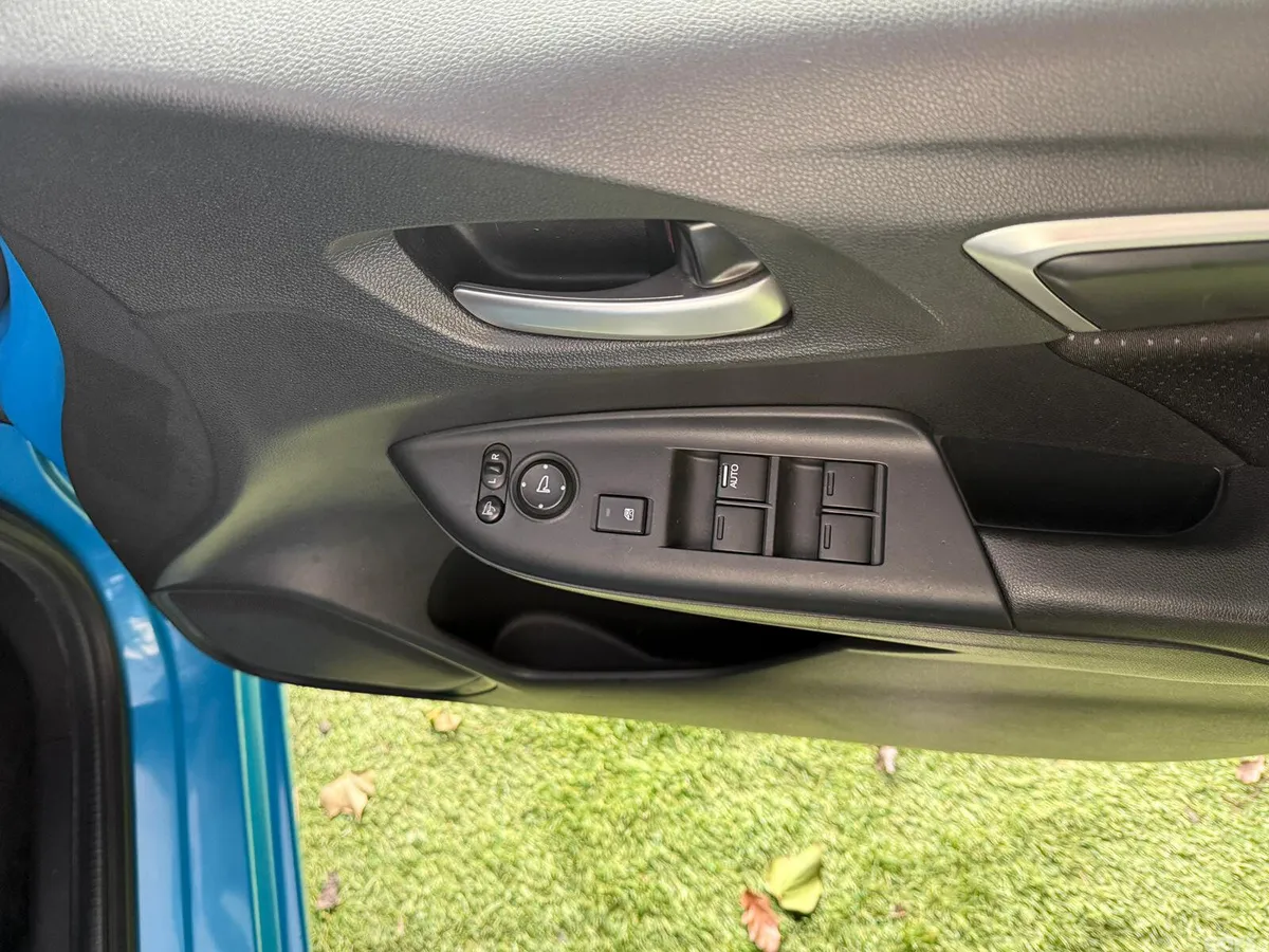 Honda Fit Hatchback, Petrol Hybrid, 2014, Blue