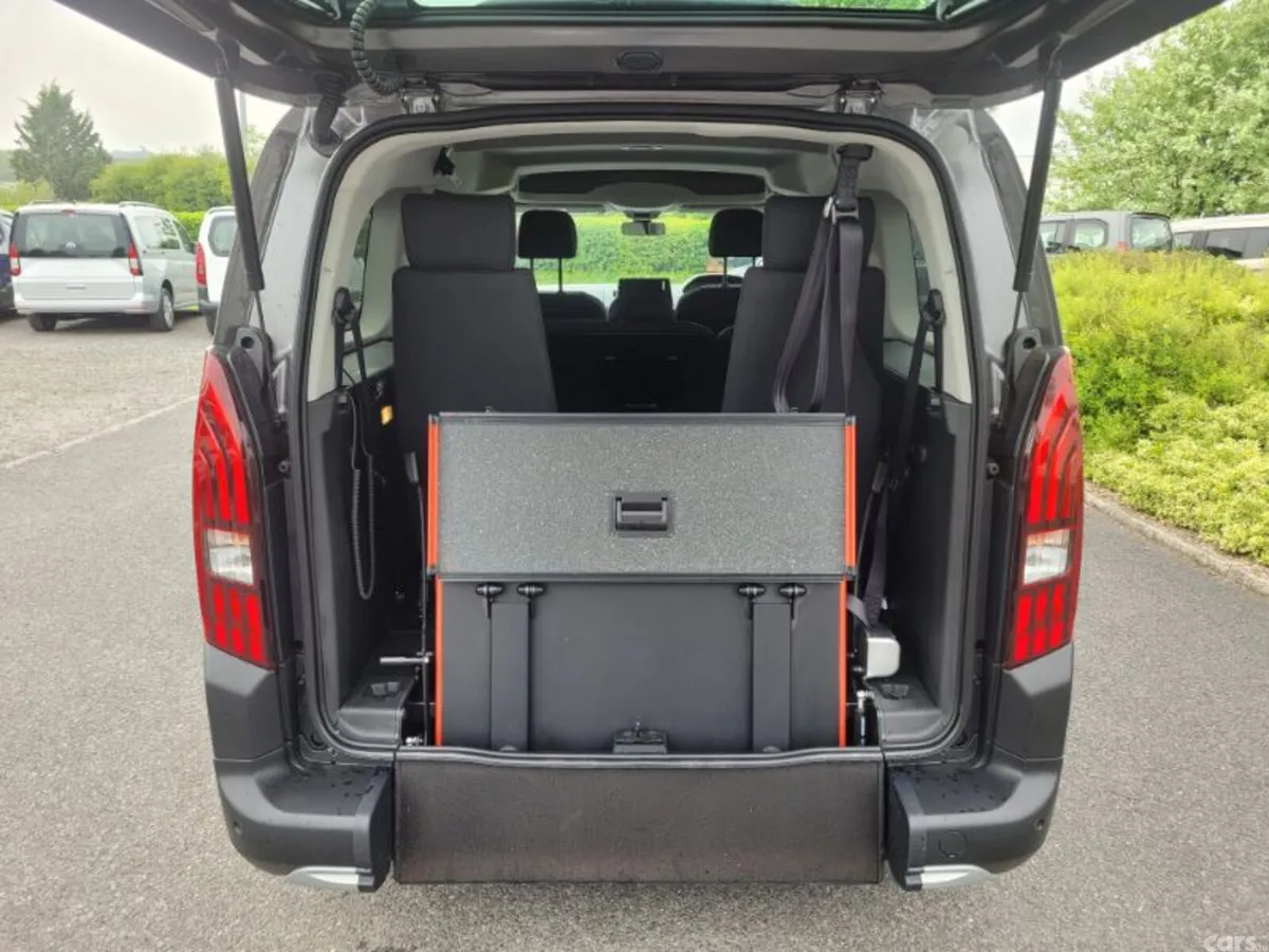 Peugeot Rifter MPV, Diesel, 2023, Grey