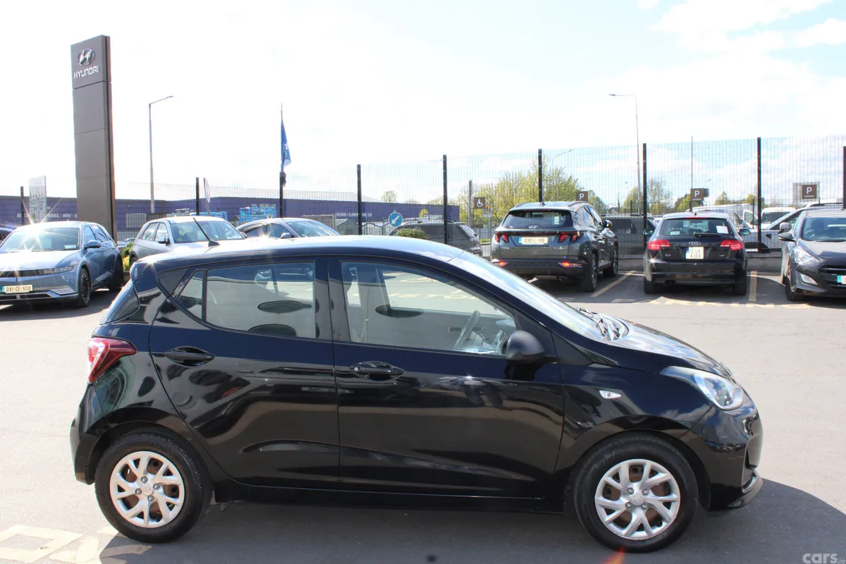 Hyundai i10 Hatchback, Petrol, 2017, Black
