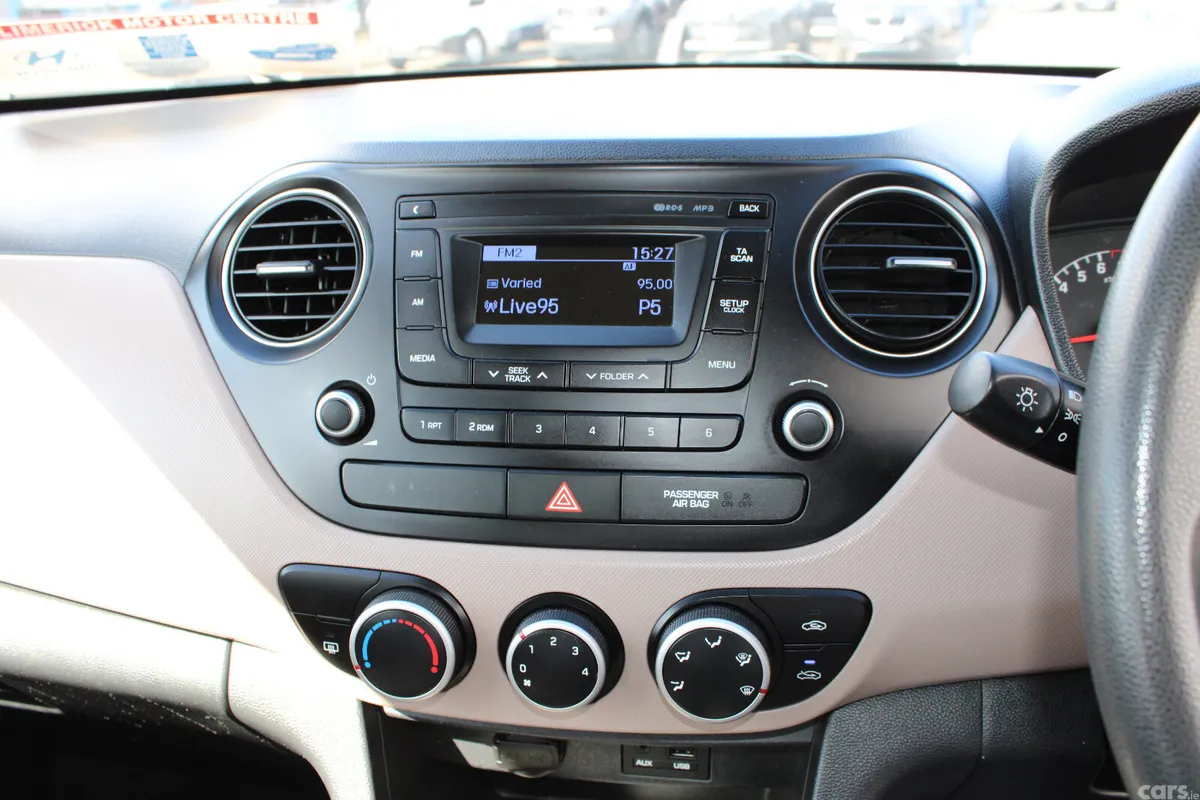 Hyundai i10 Hatchback, Petrol, 2017, Black