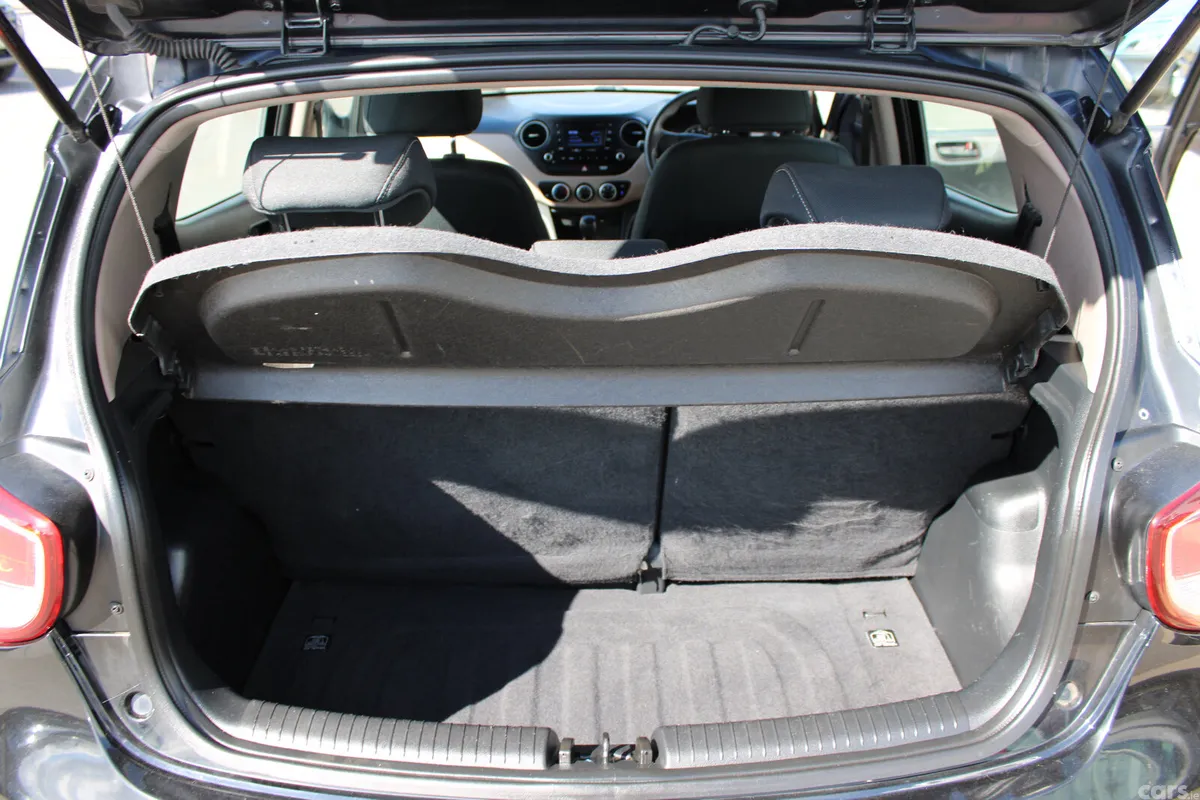 Hyundai i10 Hatchback, Petrol, 2017, Black
