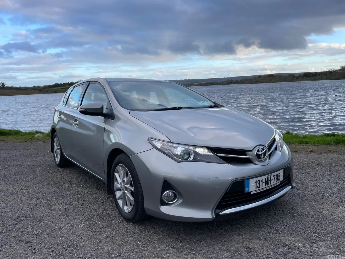 Toyota Auris Hatchback, Diesel, 2013, Grey