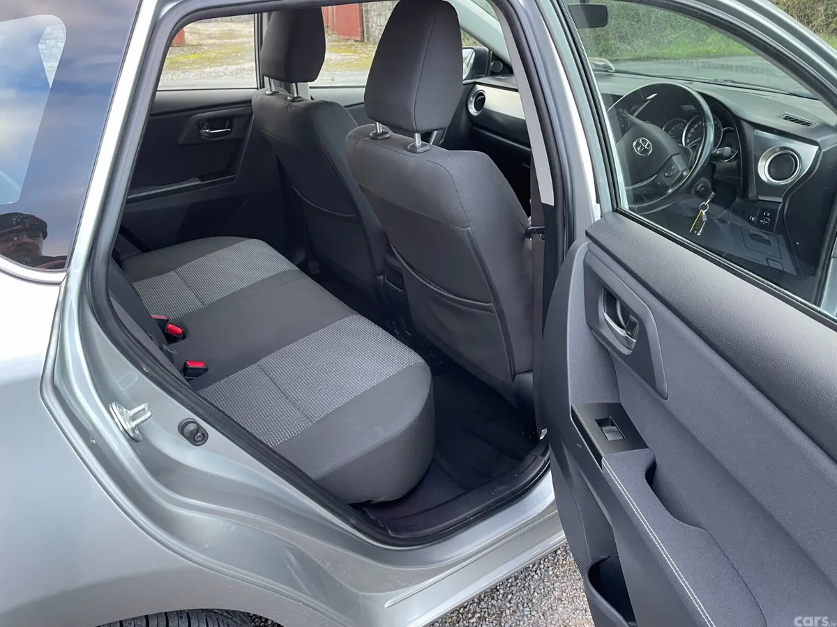 Toyota Auris Hatchback, Diesel, 2013, Grey