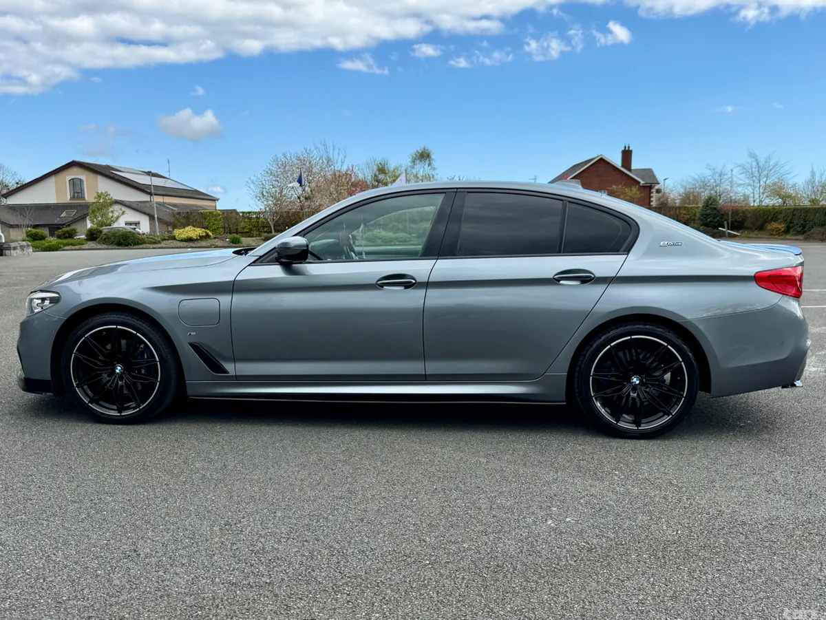 BMW 5-Series Saloon, Petrol Plug-in Hybrid, 2017, Blue