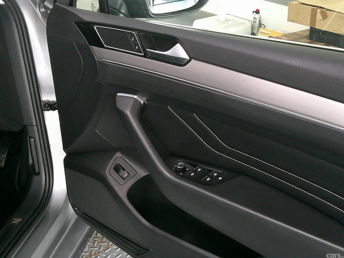 Volkswagen Passat Saloon, Diesel, 2021, Grey