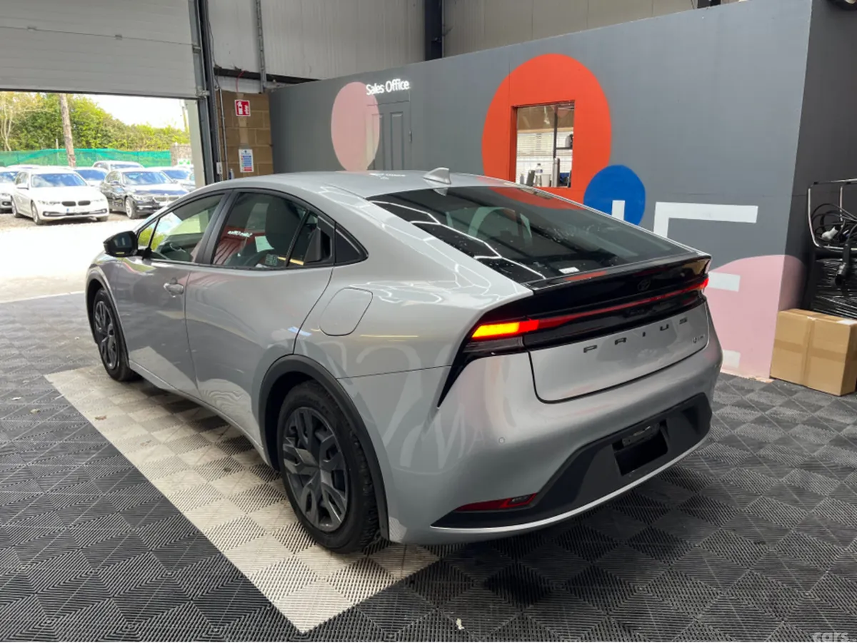 Toyota Prius Estate, Petrol, 2025, Silver