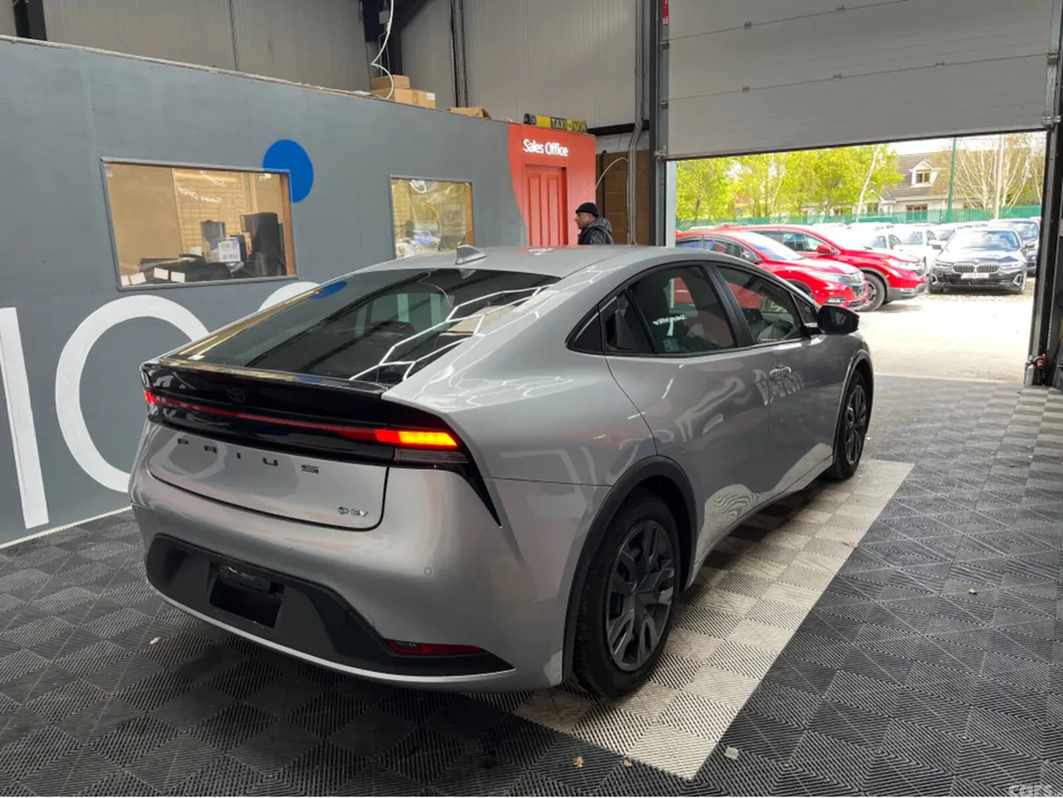 Toyota Prius Estate, Petrol, 2025, Silver