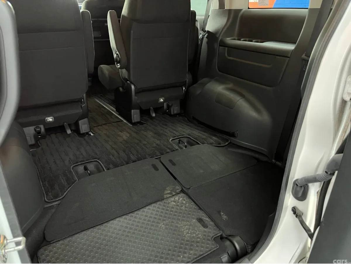 Honda Stepwagon MPV, Petrol Hybrid, 2021, White