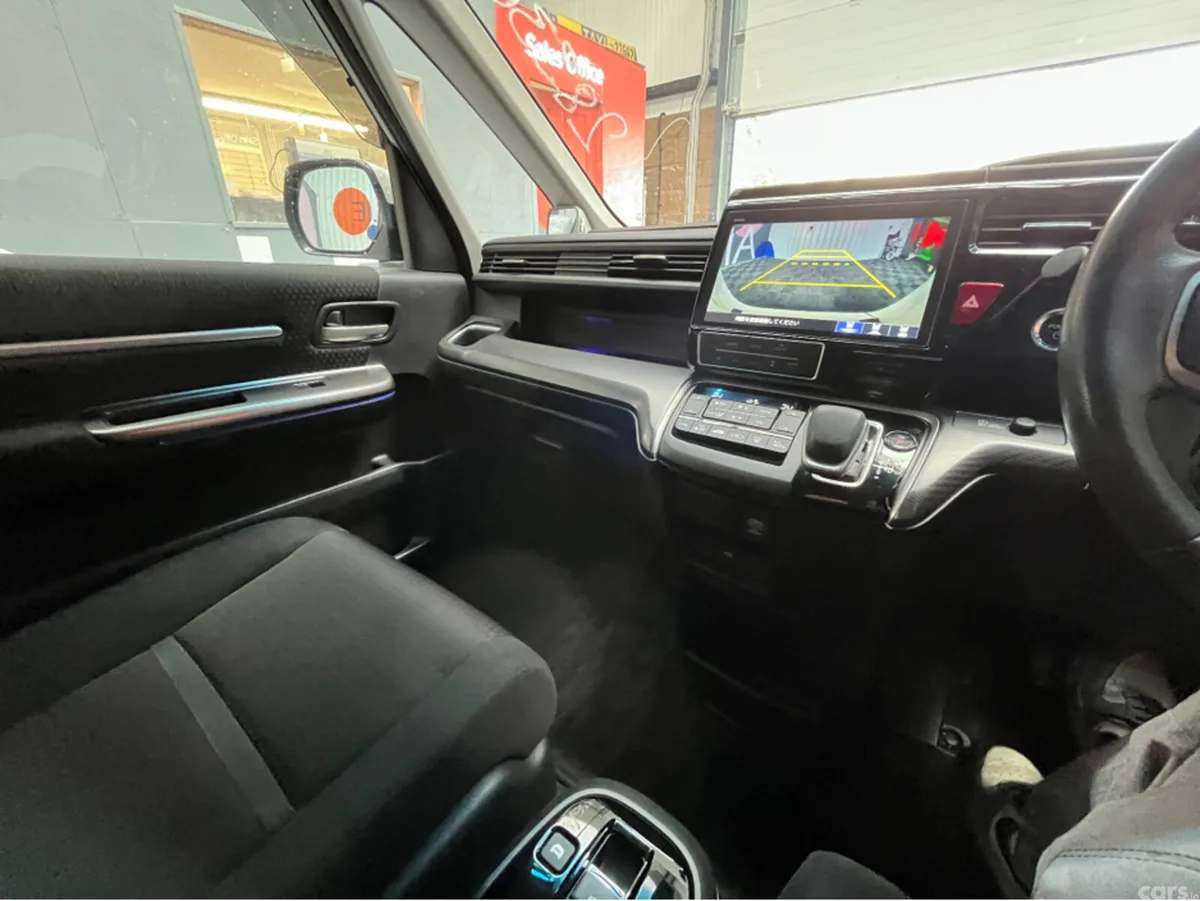 Honda Stepwagon MPV, Petrol Hybrid, 2021, White