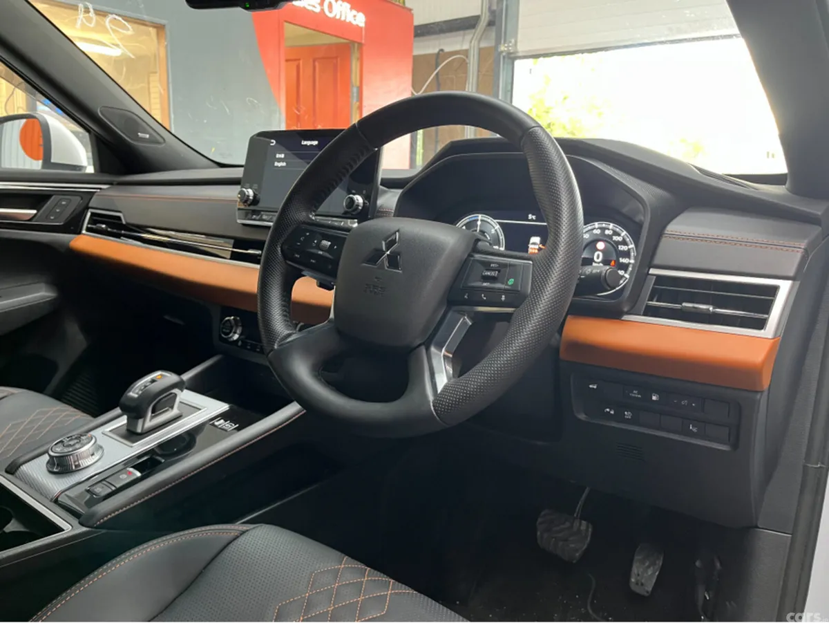 Mitsubishi Outlander SUV, Petrol Plug-in Hybrid, 2024, White