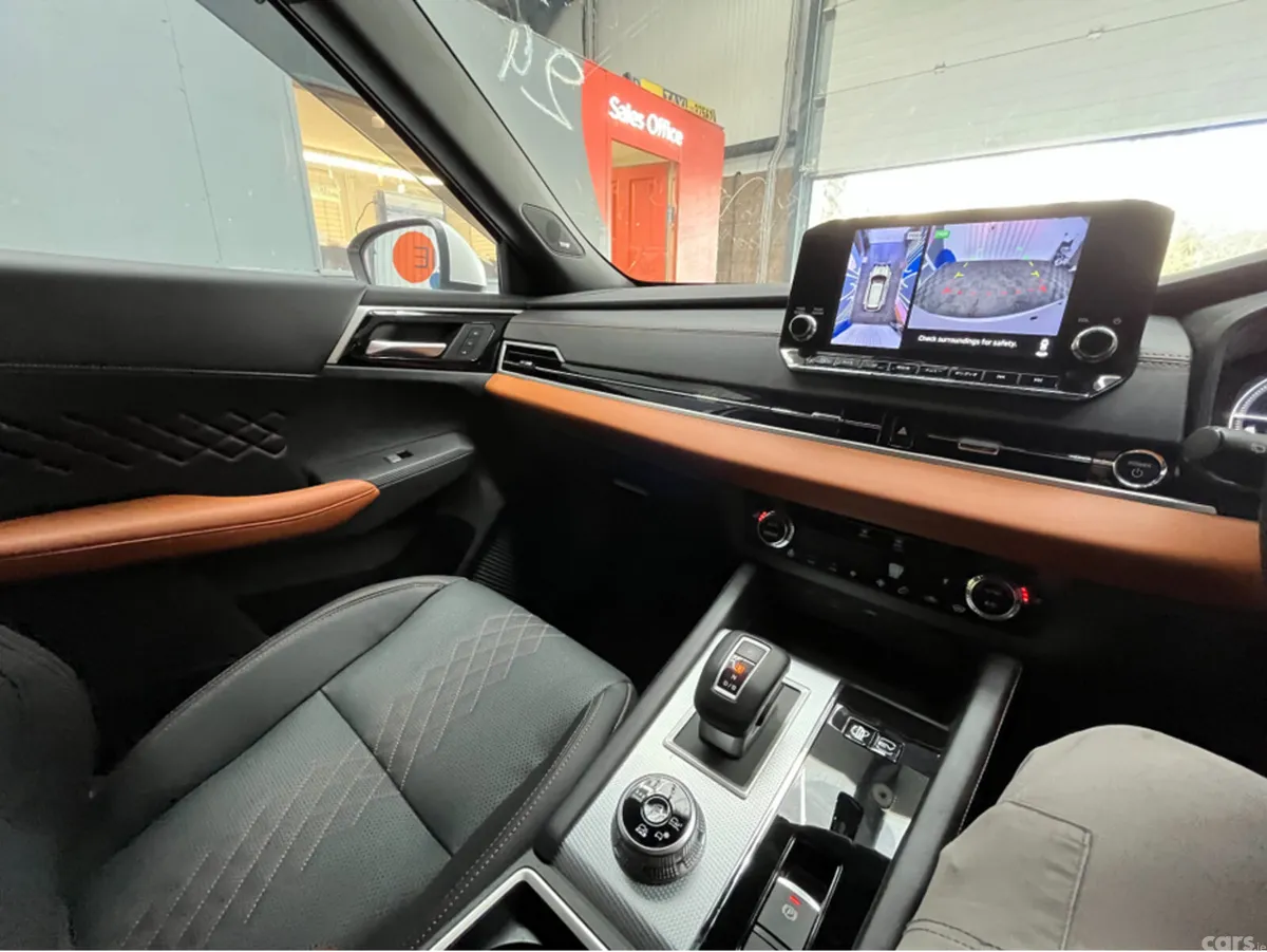 Mitsubishi Outlander SUV, Petrol Plug-in Hybrid, 2024, White