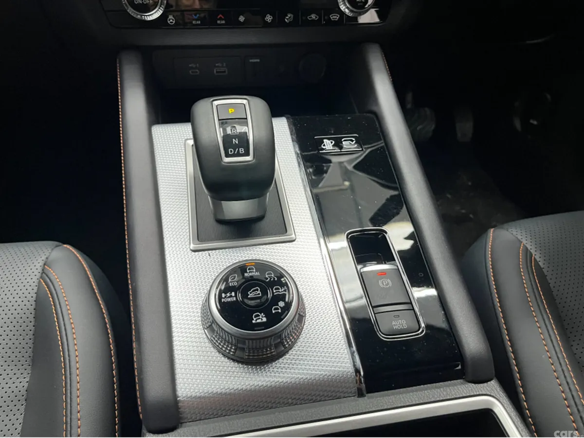 Mitsubishi Outlander SUV, Petrol Plug-in Hybrid, 2024, White