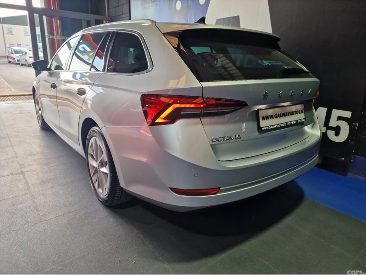 Skoda Octavia Estate, Petrol, 2020, Silver