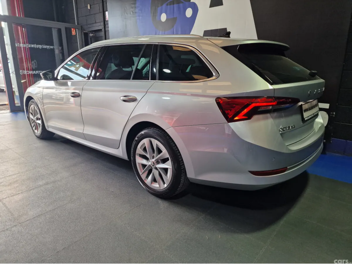 Skoda Octavia Estate, Petrol, 2020, Silver