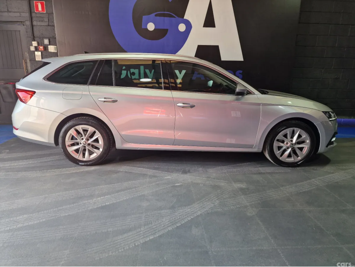 Skoda Octavia Estate, Petrol, 2020, Silver