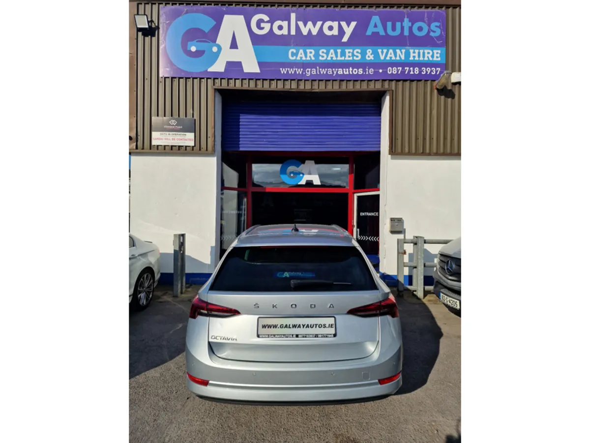 Skoda Octavia Estate, Petrol, 2020, Silver