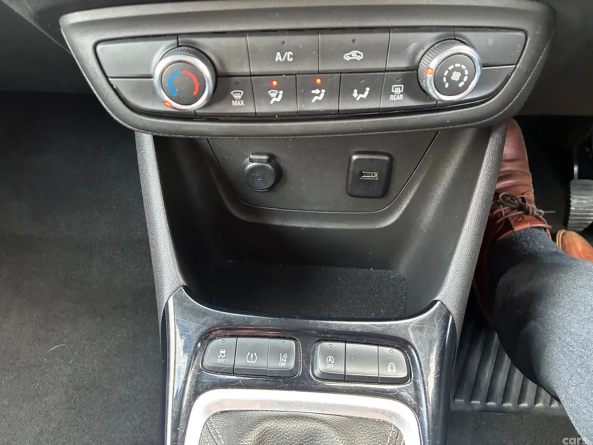 Opel Crossland MPV, Diesel, 2022, White