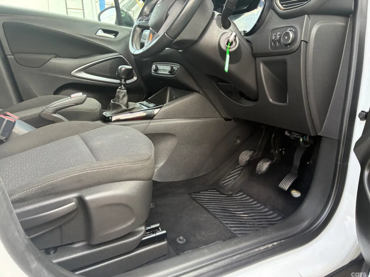 Opel Crossland MPV, Diesel, 2022, White