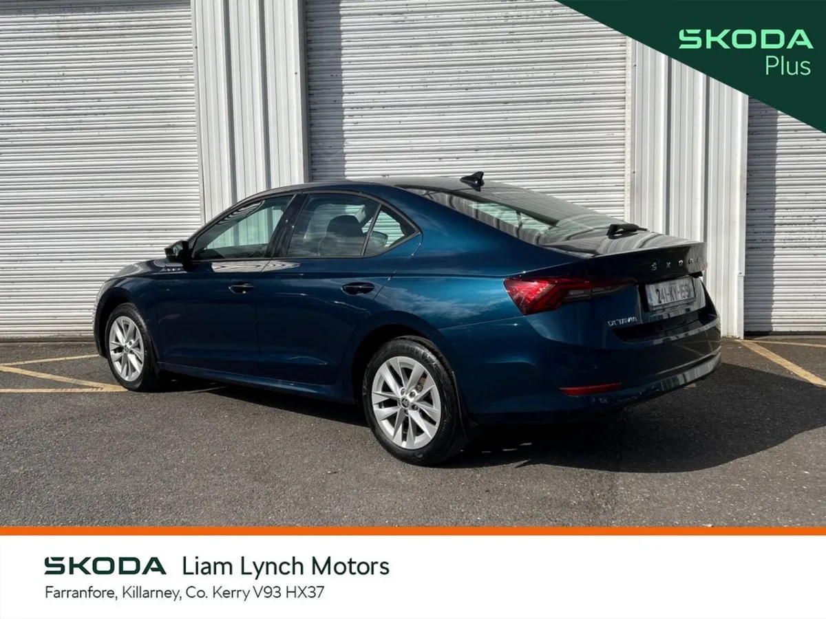 Skoda Octavia Saloon, Petrol, 2024, Blue