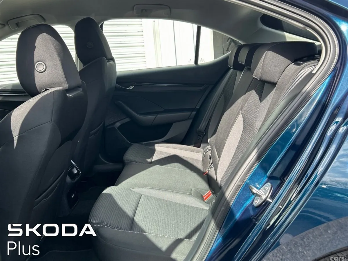 Skoda Octavia Saloon, Petrol, 2024, Blue