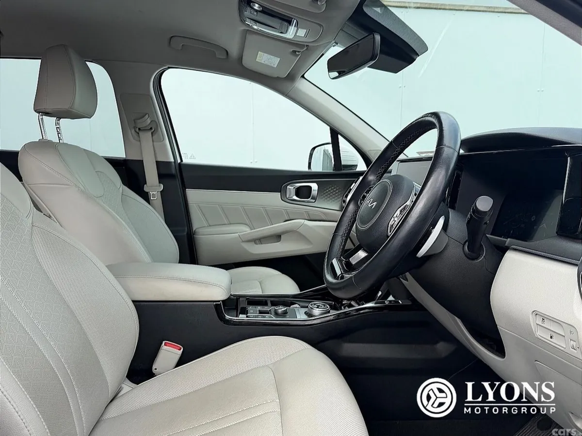 Kia Sorento SUV, Petrol Plug-in Hybrid, 2023, White
