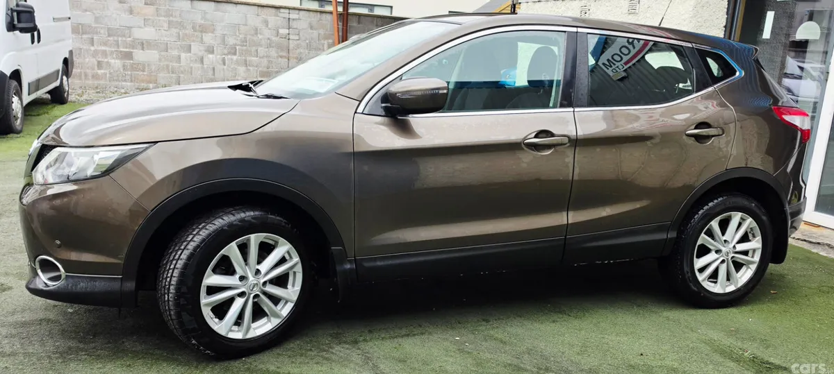 Nissan Qashqai Hatchback, Diesel, 2015, Brown