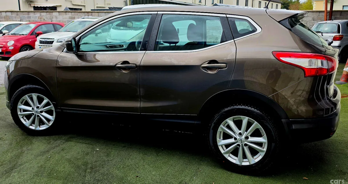 Nissan Qashqai Hatchback, Diesel, 2015, Brown