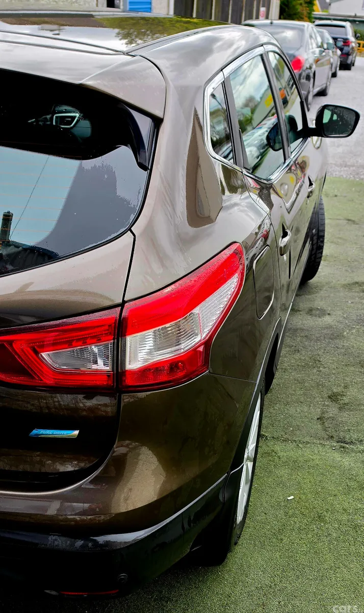 Nissan Qashqai Hatchback, Diesel, 2015, Brown