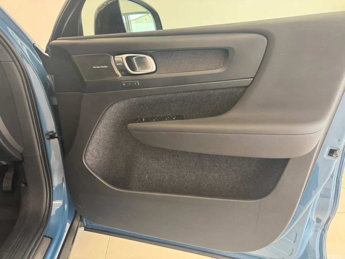 Volvo C40 Estate/Jeep, Electric, 2023, Blue