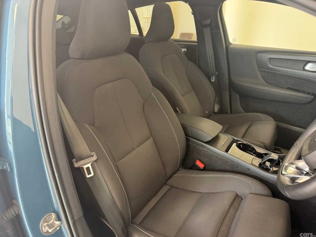 Volvo C40 Estate/Jeep, Electric, 2023, Blue